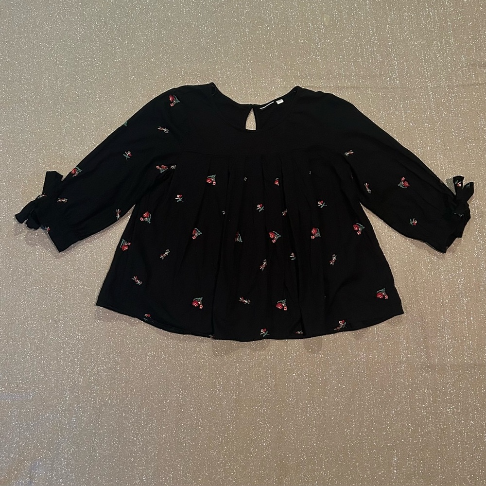 Rose embroidered black swing blouse, size M - Picture 2 of 12